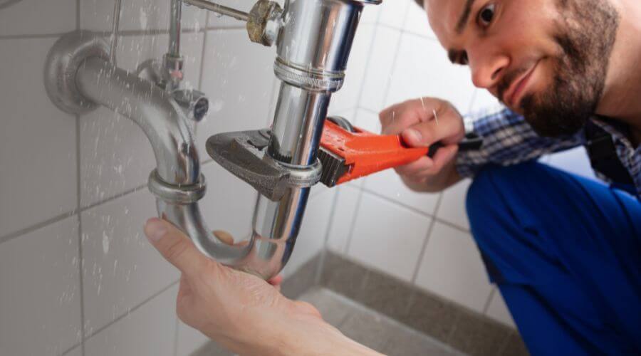 Expert burst pipe repair services in Encino, TX